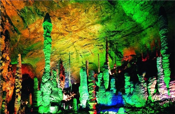 E3線：黃龍洞、張家界、袁家界、天子山、金鞭溪、天門仙山、夯吾苗寨、鳳凰古城“湘西完美之旅”品質(zhì)純玩4晚5日游