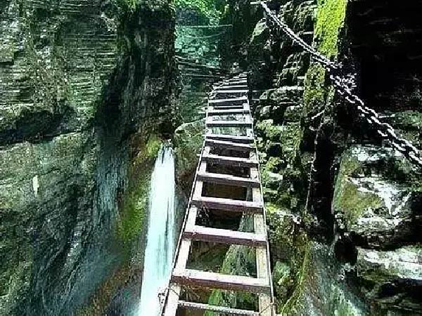 湘西芙蓉鎮(zhèn)、紅石林（坐龍峽、酉水畫廊）高品質(zhì)汽車2日游