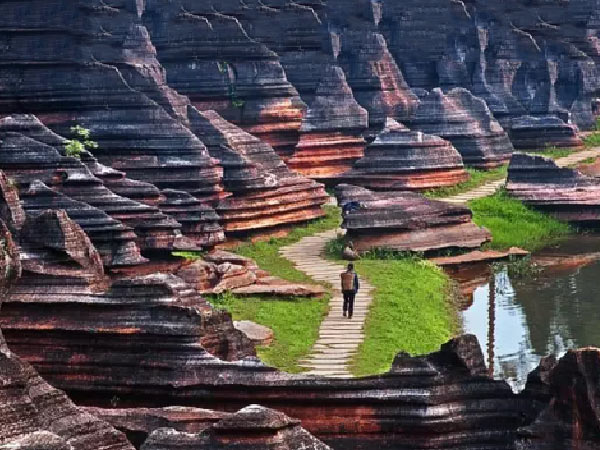 湘西芙蓉鎮(zhèn)、紅石林（坐龍峽、酉水畫廊）高品質(zhì)汽車2日游