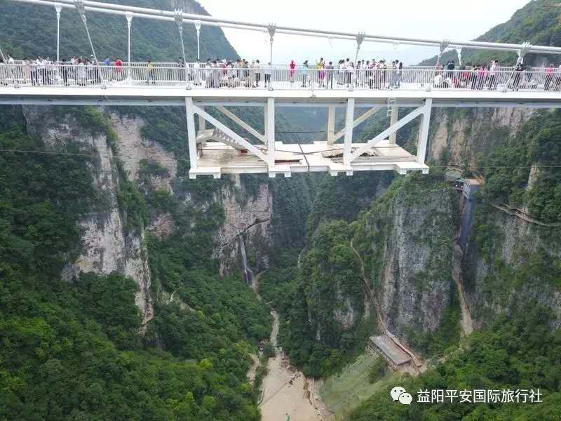 　張家界大峽谷、玻璃橋、黃龍洞品質(zhì)純玩兩日游c2