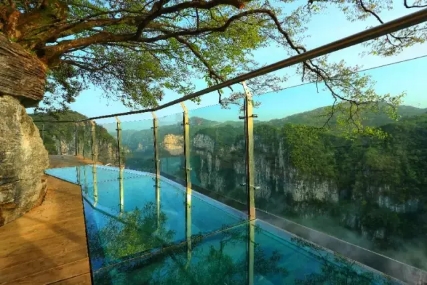 鳳凰古城、晚會、矮寨大橋、魔鬼玻璃棧道、墨戎苗寨汽車兩日游