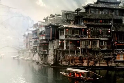 鳳凰古城、晚會、矮寨大橋、魔鬼玻璃棧道、墨戎苗寨汽車兩日游