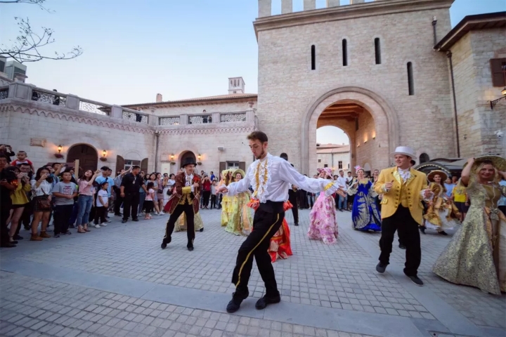 長(zhǎng)沙?華誼兄弟電影小鎮(zhèn)、李自健美術(shù)館一日游