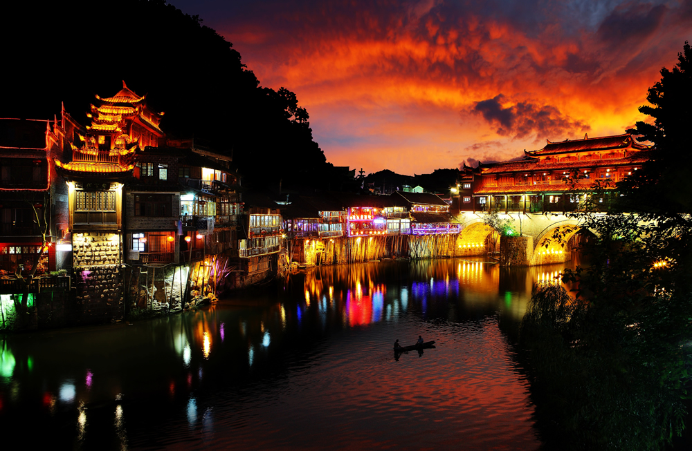 A線：玻璃橋、袁家界、天子山、天門山、夯吾苗寨、鳳凰古城 湘西“精華之旅”品質(zhì)純玩3晚4日游