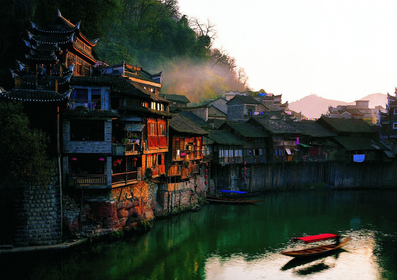 黃龍洞、天門仙山、夯吾苗寨、鳳凰古城“神秘湘西之旅” 品質(zhì)純玩2晚3日游D