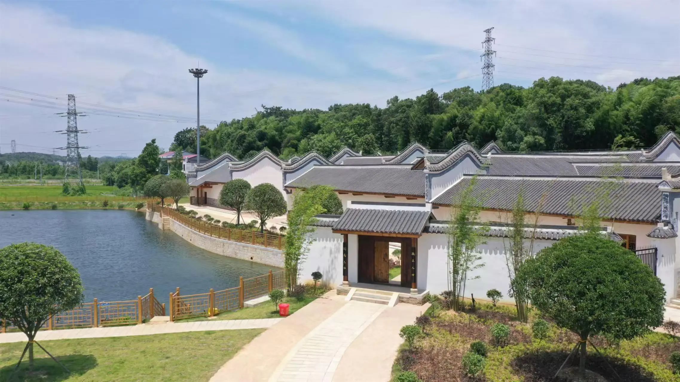 清溪村、天意木國景區(qū)、明清古巷、市博物館、胡林翼故居二日游